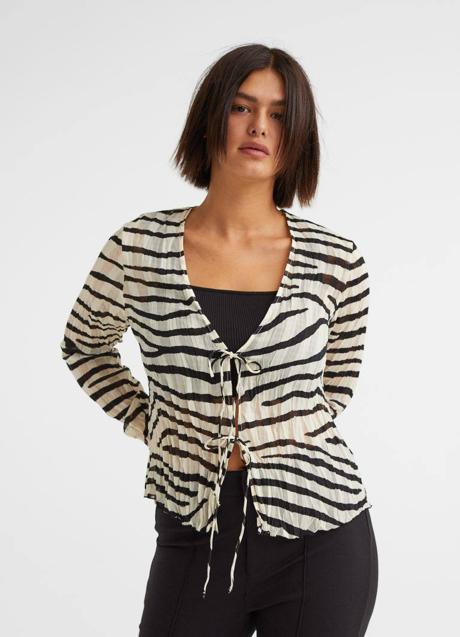 Imagen - Blusa animal print con cierre de lazada