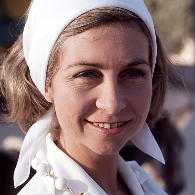 La túnica que llevó la reina Sofía en sus vacaciones de los 90 regresa a Sfera