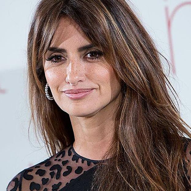 Penélope Cruz con pelo largo a capas desfiladas