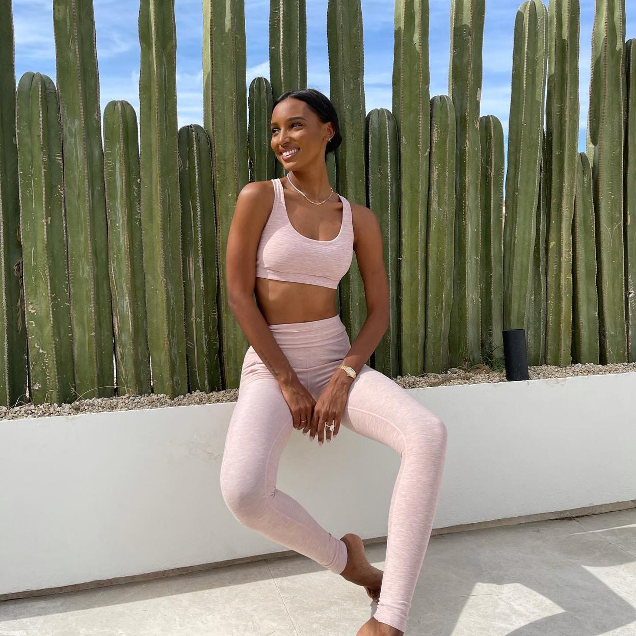 Mujer con ropa deportiva