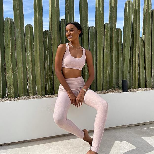 Puente de glúteos, el ejercicio para hacer abdominales y fortalecer tu core sin esfuerzo y desde casa