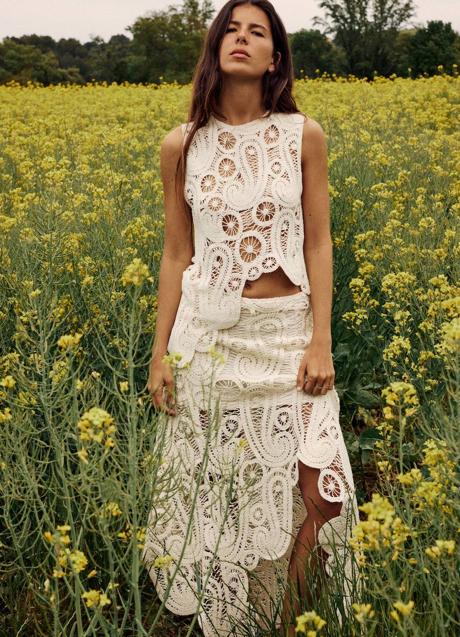 Imagen - Conjunto de crochet asimétrico con top y falda midi