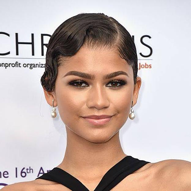 Zandaya con peinado de ondas al agua efecto wet