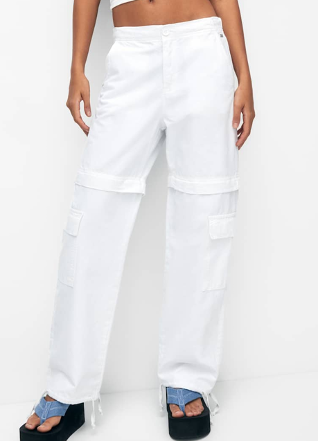 Imagen - Los pantalones cargo blancos de Pull&Bear.