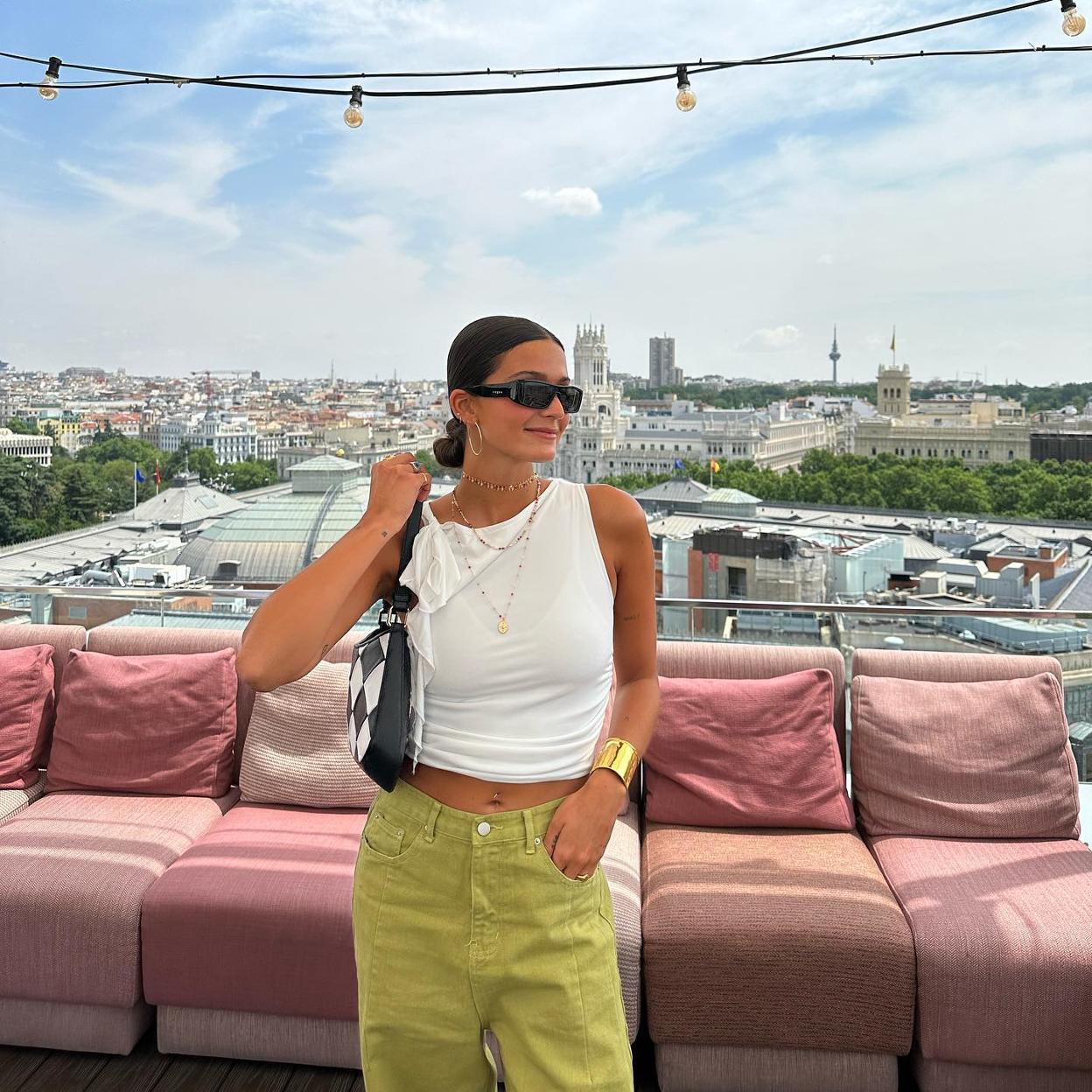 Influencer Ale Navarro en la terraza del hotel hotel NH Collection Madrid Suecia.