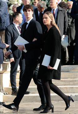Imagen secundaria 2 - Irene Urdangarin en el funeral de Constantino de Grecia y en Madrid junto a su abuela la reina Sofía.