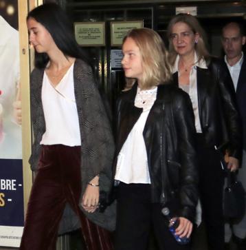 Imagen secundaria 1 - Irene Urdangarín, de adolescente y con looks cómodos e informales.