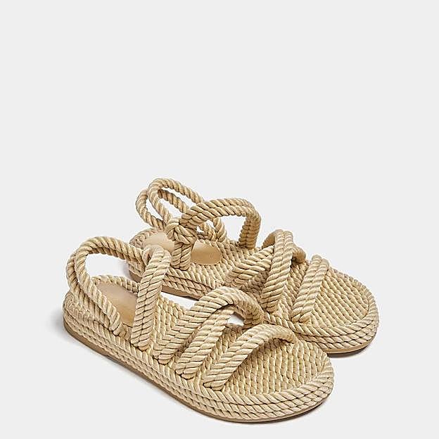 Sandalias planas con cuerdas básicas