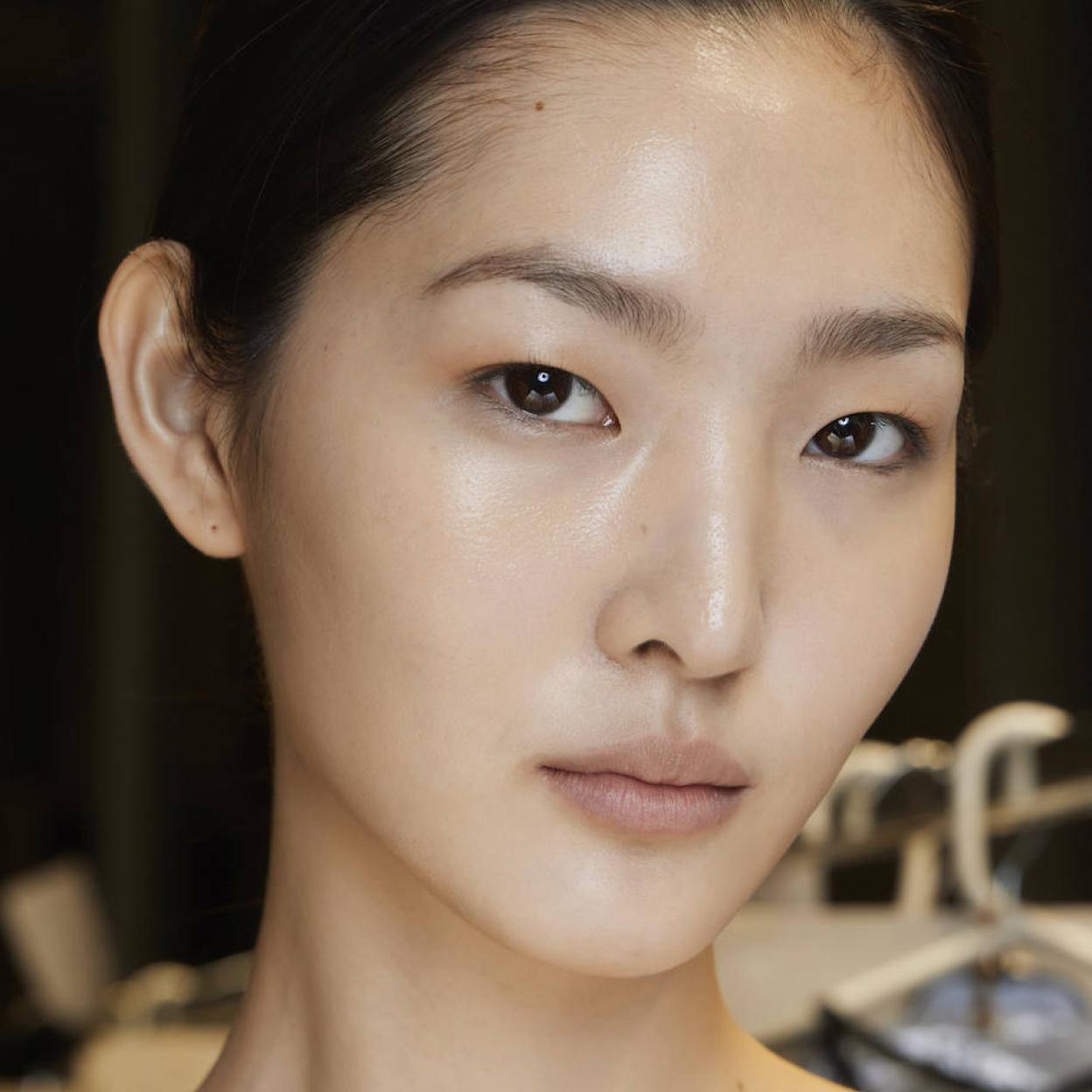 Modelo coreana con glass skin