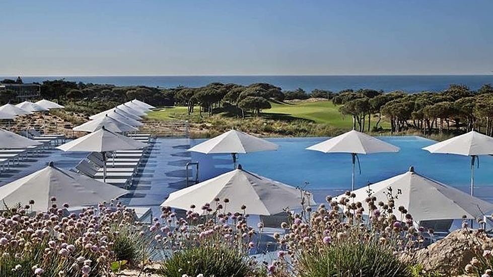 Piscina del hotel The Oitavos. 