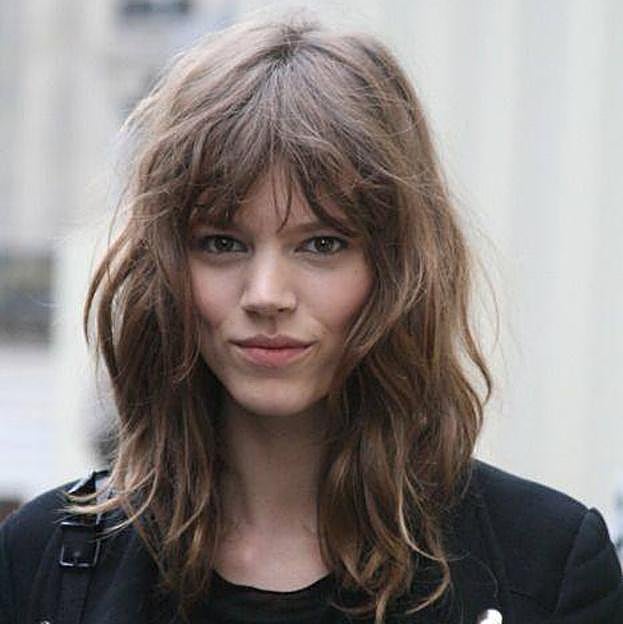 Corte de pelo shaggy para estilizar cara redonda