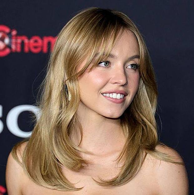 Sydney Sweeney con corte de pelo butterfly