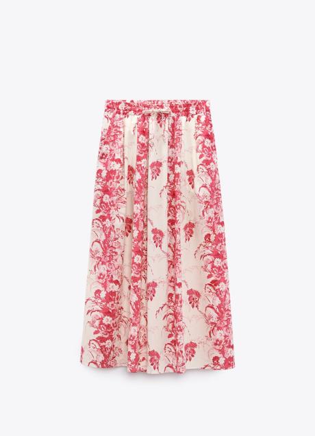 Imagen - Falda estampada con flores de Zara (39,99 euros)