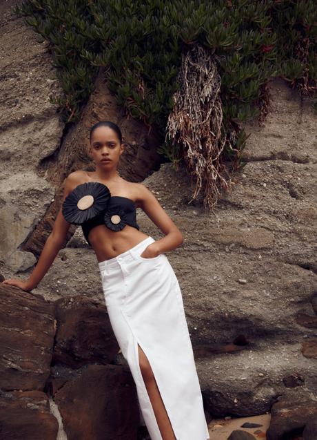 Imagen - Falda blanca con cintura alta de Zara, 25,95 euros.