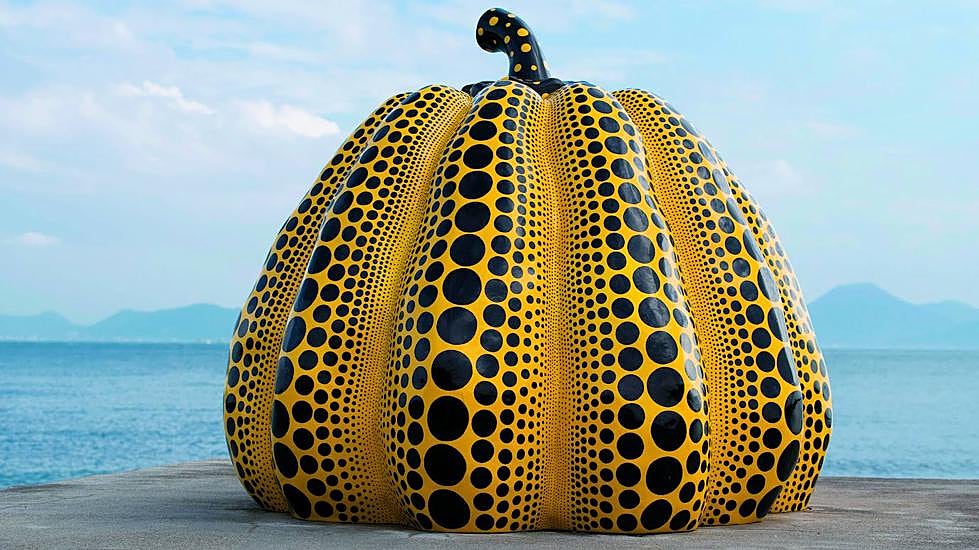 Yellow Pumpkin, de Yayoi Kusama, en Naoshima (Japón).