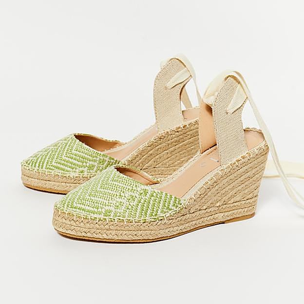 Las alpargatas de Sfera verdes.