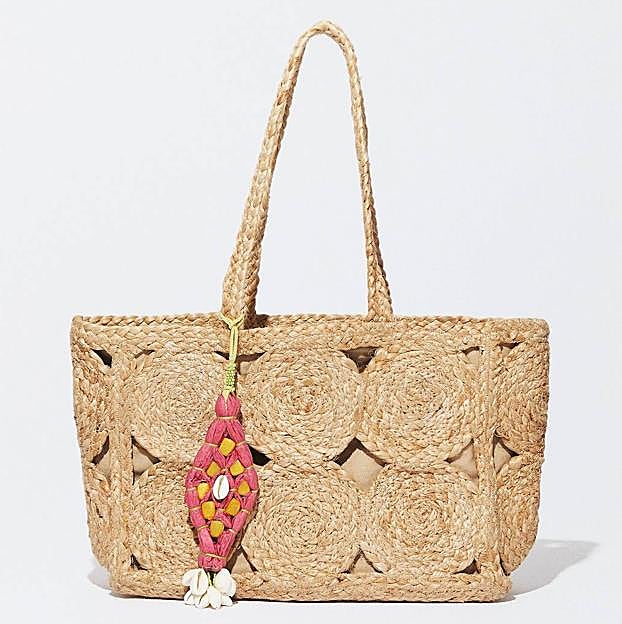 Capazo de paja con diseño de circulos