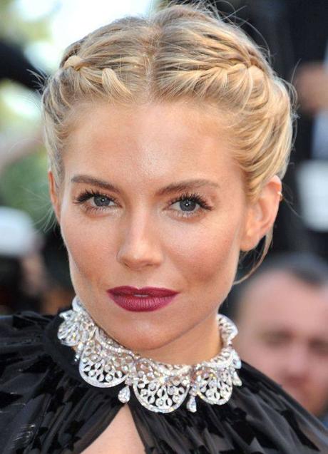 Imagen - Sienna Miller con moño con trenzas para pelo corto