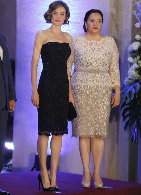 Imagen - Doña Letizia con un diseño de Felipe Varela en Honduras. / DR