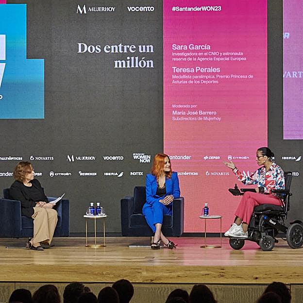 María José Barrero, subdirectora de Mujerhoy; Sara García, investigadora del CNIO, y la deportista paralímpica Teresa Perales, en Santander WomenNOW. 