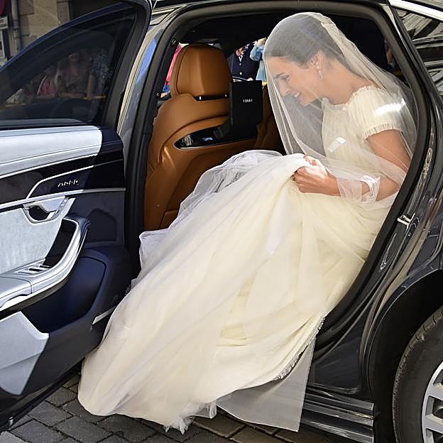 La novia, Blanca Sainz, llegando a la iglesia. 