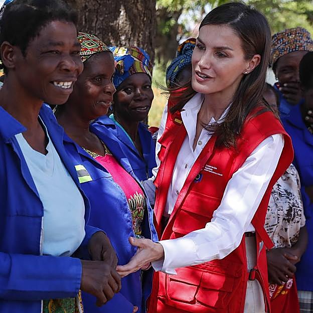 La reina durante su viaje a Mozambique. 