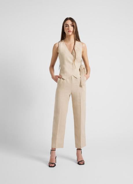 Imagen - Conjunto sastre de lino de Silbón: pantalón 49,90 euros y chaleco 59,90 euros.