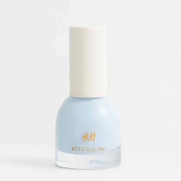 Esmalet en azul bebé de H&M.