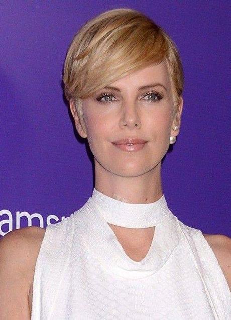 Imagen - Charlize Theron con corte de pelo pixie para cara alargada