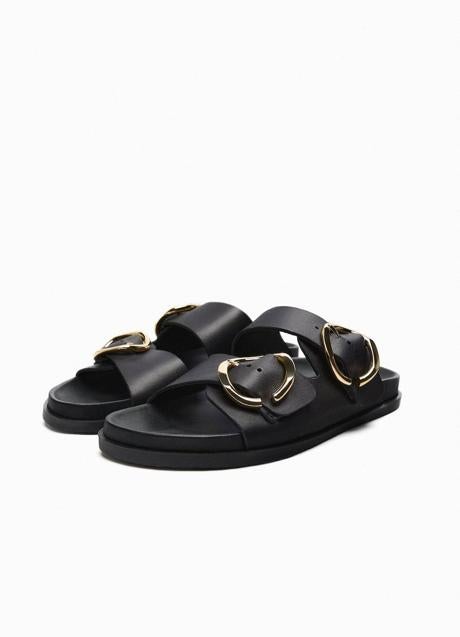 Imagen - Sandalias planas de piel con hebillas doradas