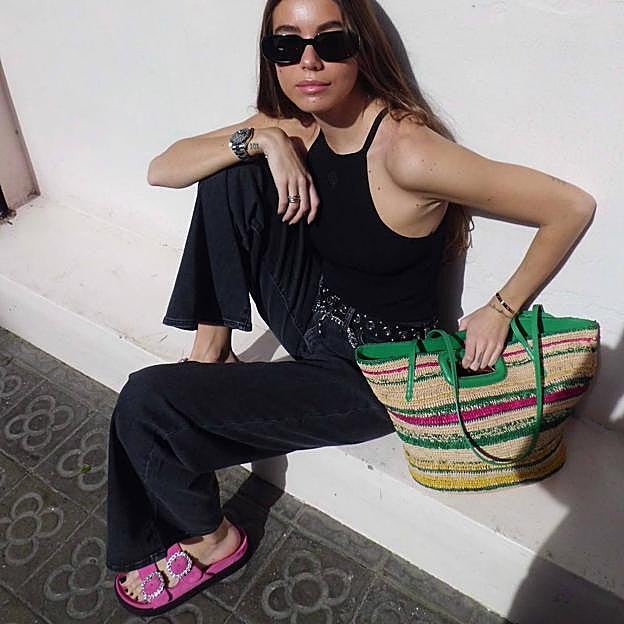 Sandalias planas con hebillas, las favoritas de las influencers para el verano en versión low cost