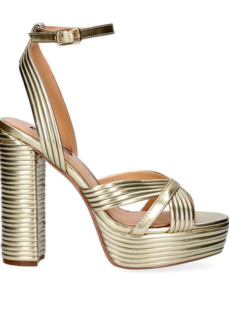 Imagen - Sandalias doradas de Exé Shoes, 109,95 euros.