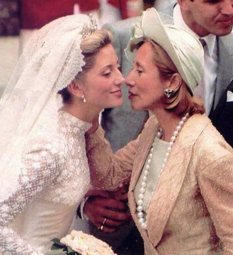 Imagen - Marie Chantal-Miller el día de su boda con su madre (1995). Foto: @mariechantal22