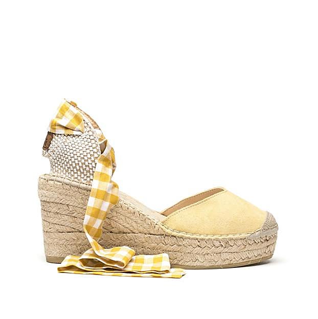 Alpargatas con lazo vichy de Vidorreta, 75 euros.