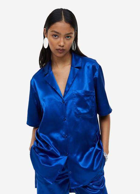Imagen - Camisa satinada azul con manga corta