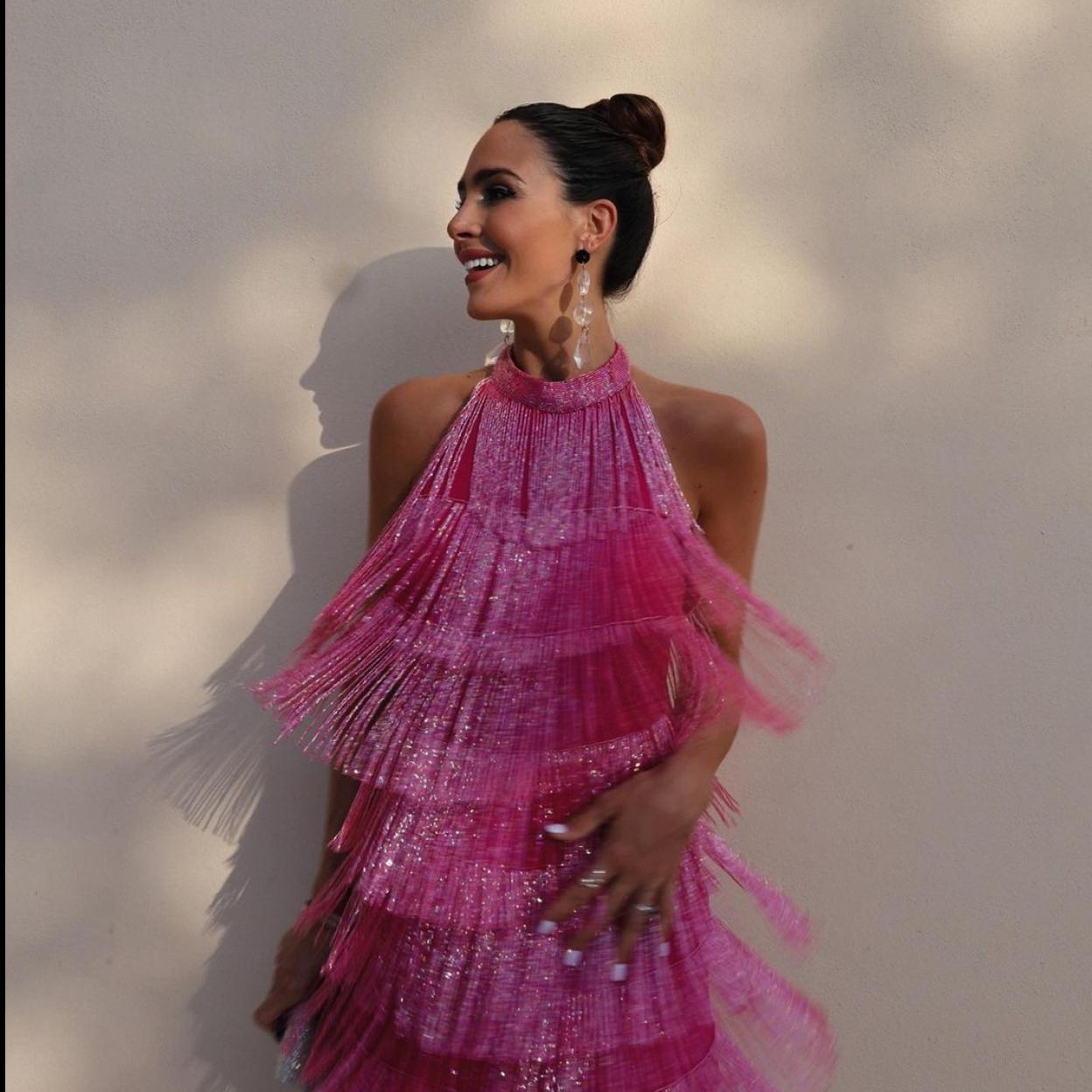 Rocío Osorno con un vestido de flecos.