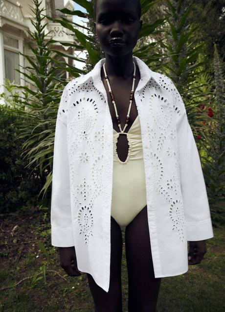 Imagen - Camisa blanca oversize con bordados