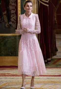 Imagen secundaria 2 - Letizia y Rania coinciden en su afición al rosa, sobre todo en vestidos de cóctel y de gala. 