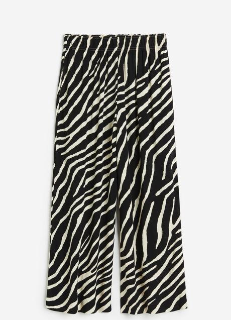 Imagen - Pantalón con estampado de rayas blancas y negras de H&M (17,99€)