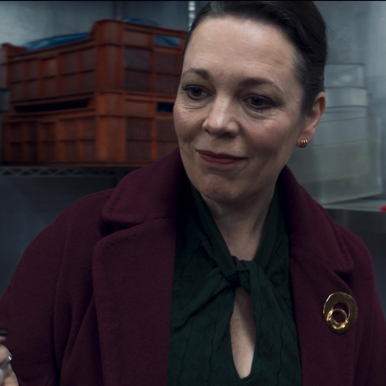Olivia Colman como la agente Sonya Falsworth en Invasión Secreta.