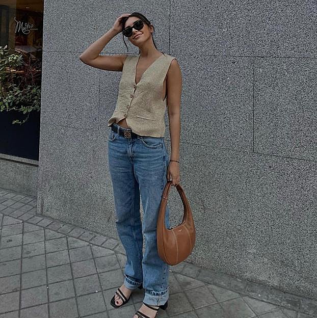 Imagen principal - Las influencers con el bolso Hobo del modelo Juliette de Le Tanneur.