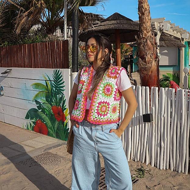 Los chalecos de crochet boho chic que todas llevan para mejorar el look este verano