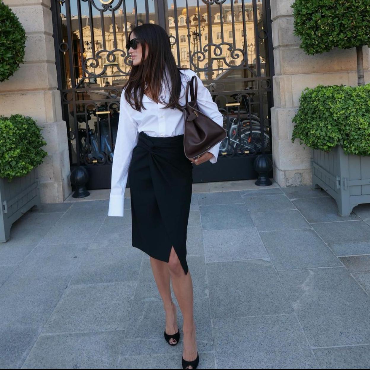 La influencer Alex Rivière-Sieber con una falda pareo.