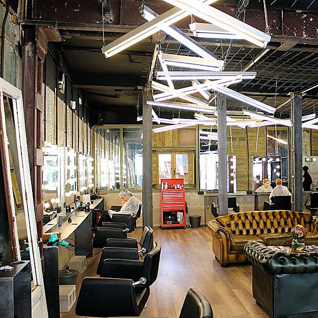 Peluquería de Madrid Corta Cabeza en la C/ Eloy Gonzalo 28, C/Pez 11 y C/Barceló 15