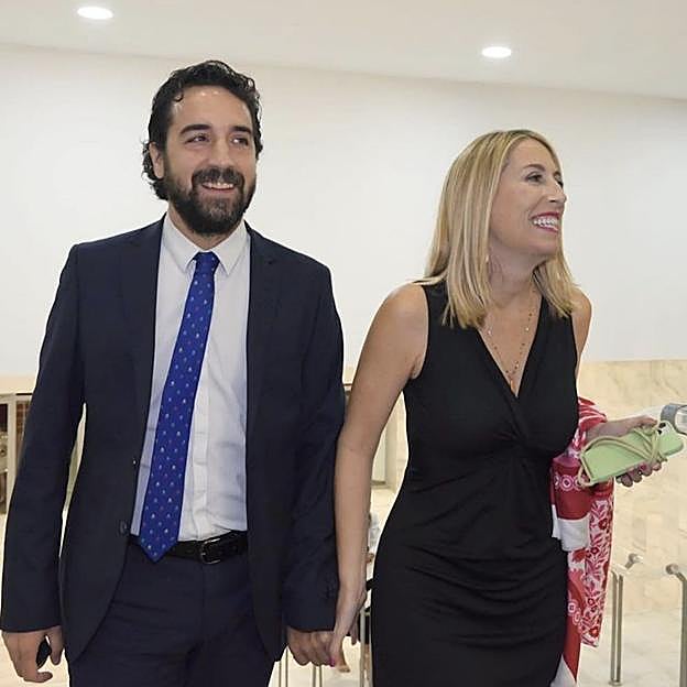 María Guardiola junto a su marido, en una de las fotografías que ha subido en su perfil de Instagram. 