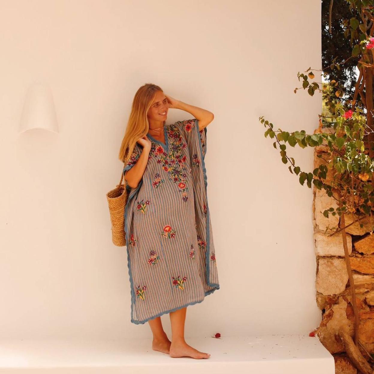 La influencer llev el caftán de Parfois viral