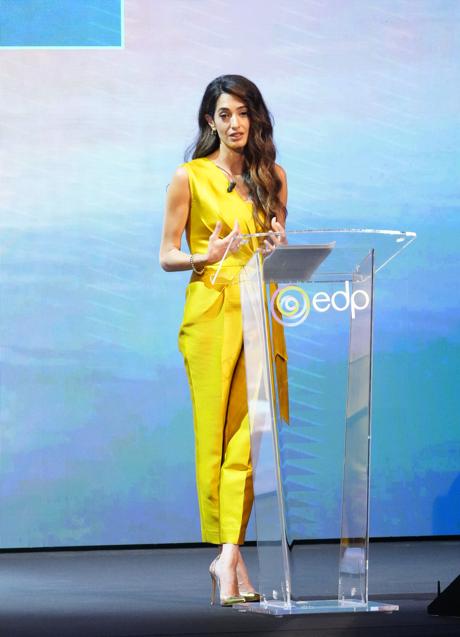 Imagen - El look amarillo de Amal Clooney. / LIMITED PICTURES