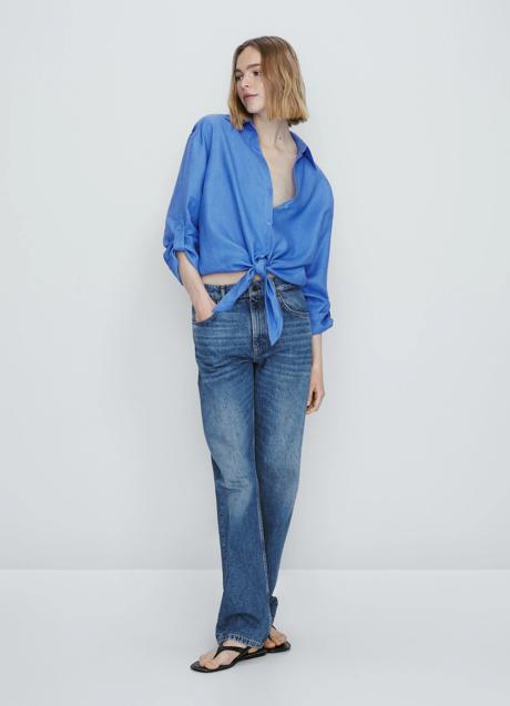 Imagen - Camisa de lino azul con nudo frontal, 29,95 € (antes 35,95 €).