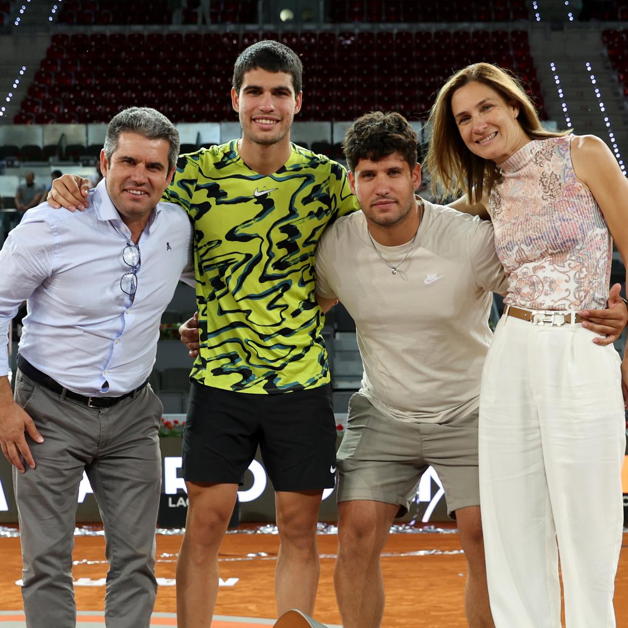 Carlos Alcazar junto a su familia en el Mutua Madrid Open. /