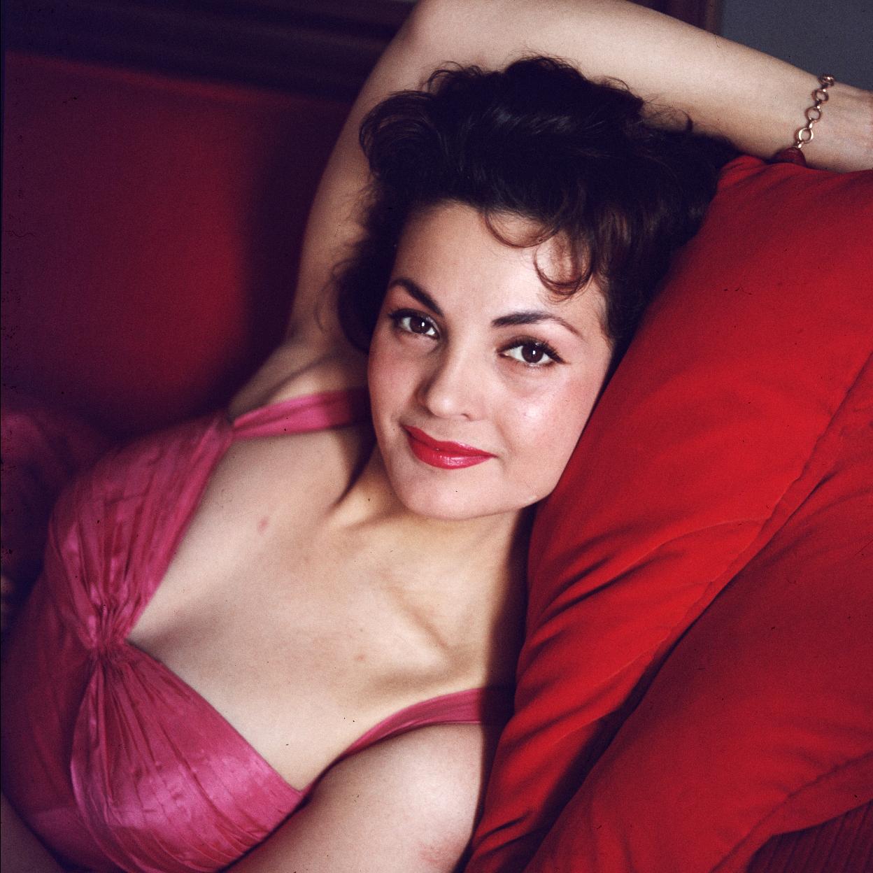 Carmen Sevilla fue nuestra Marilyn Monroe particular, y como tal la fotografió en 1978 Slim Aarons, el retratista de la alta sociedad estadounidense de aquellos años. 